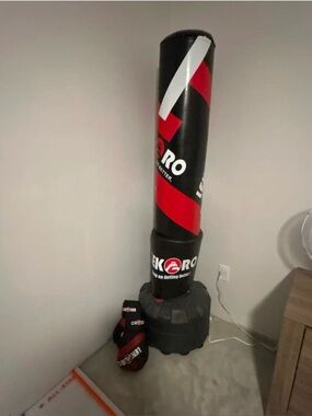 LEKARO Freestanding Punching Bag - Black & Red